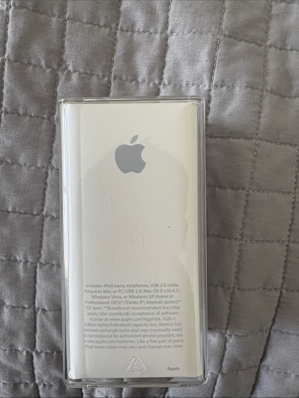 Apple shuffle in Silver with iPod nano Clear Case